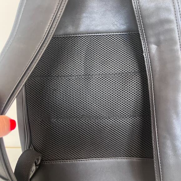 Qualtrics Waterproof Laptop Backpack Black‎ Zip Closure Pockets Travel School - Picture 4 of 8